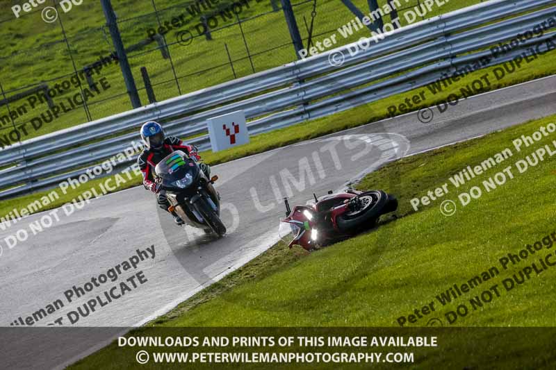 anglesey;brands hatch;cadwell park;croft;donington park;enduro digital images;event digital images;eventdigitalimages;mallory;no limits;oulton park;peter wileman photography;racing digital images;silverstone;snetterton;trackday digital images;trackday photos;vmcc banbury run;welsh 2 day enduro